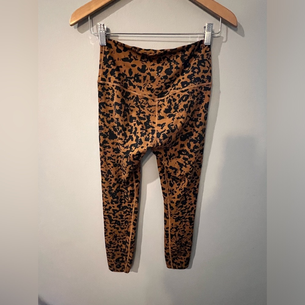 Varley leggings and sport bra set. - Picture 2 of 8